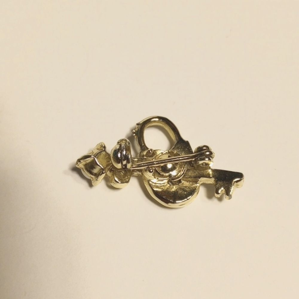 Vintage Lock and Key Silver Pin - Picture 2 of 5
